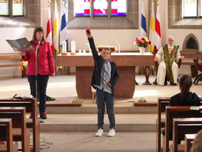 Vorstellung der Kommunionkinder in St. Crescentius (Foto: Norbert Müller) Vorstellung der Kommunionkinder in St. Crescentius (Foto: Norbert Müller)